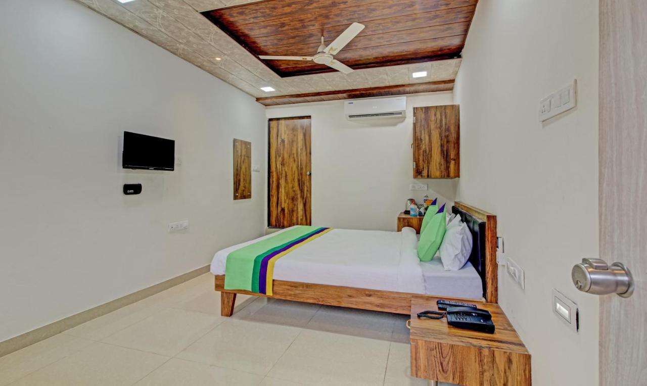 Sai Samrat Resort Satara Exterior foto